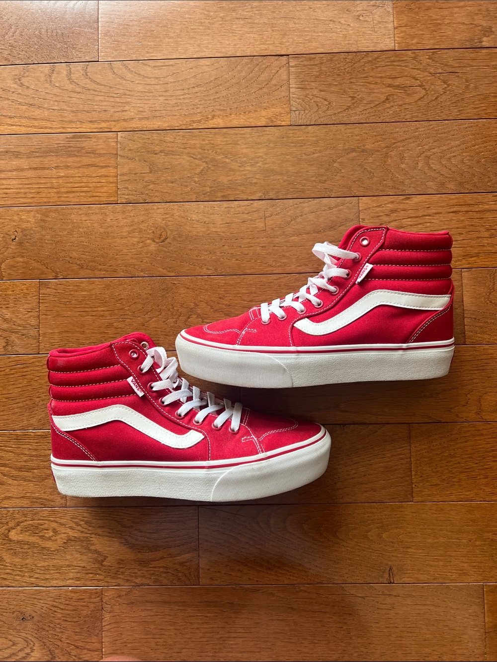 ❤️Vans Women’s Sk8-Hi Platform Sneakers in Red and White-9.5-NWOT❤️